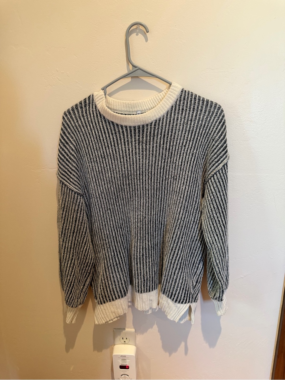 Amazon Essentials Black & White Ribbed Crewneck Sweater
